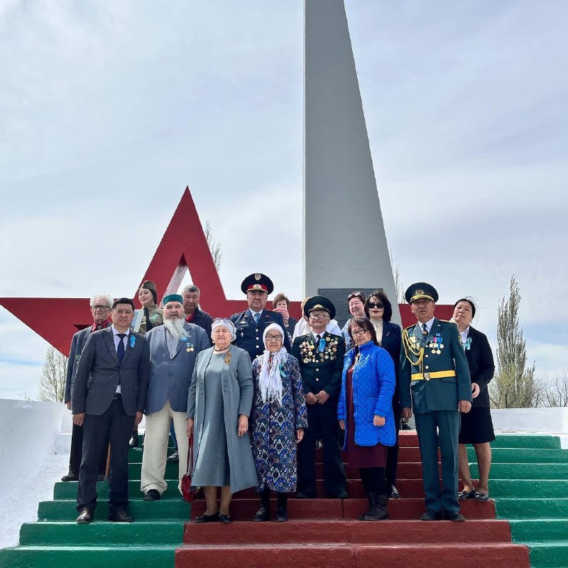 9 мая в поселке Солнечный и в городе Экибастуз состоялось возложение цветов к Обелиску славы, посвященный Дню Победы в Великой Отечественной войне.